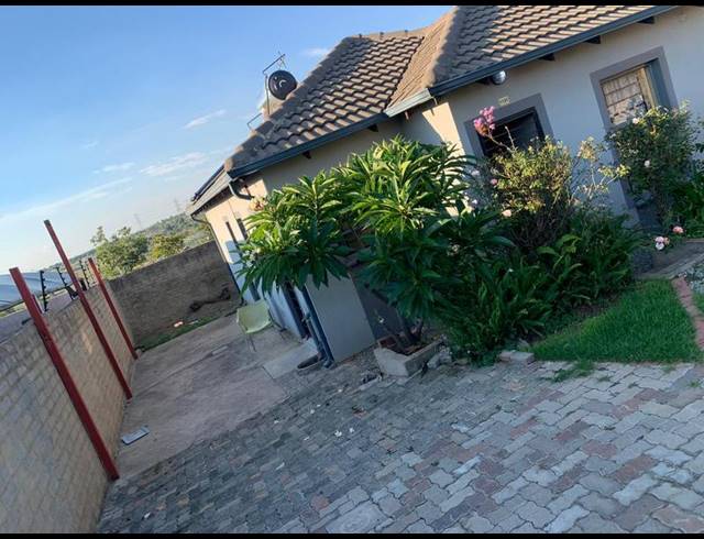3 BEDROOM HOUSE FOR SALE IN RIVERSIDE VIEW EXT 35